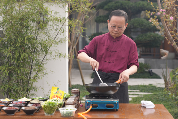 金宮，金宮雞精，金宮味精，金宮火鍋底料，金宮香腸臘肉調(diào)料，金宮小龍蝦調(diào)料，金宮魚(yú)調(diào)料，金宮調(diào)料定制，金宮調(diào)味品定制