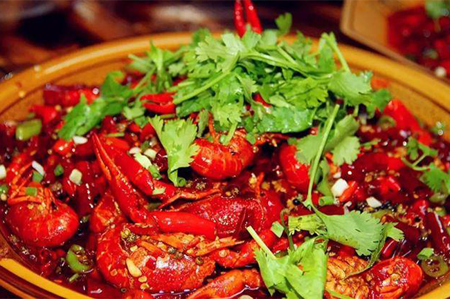 金宮麻辣小龍蝦調(diào)料專業(yè)廚師精心研發(fā)還賦予其獨(dú)特的麻辣味。